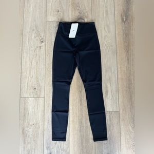 Fabletics Trinity High-Waisted Pocket Legging, size S (6) short